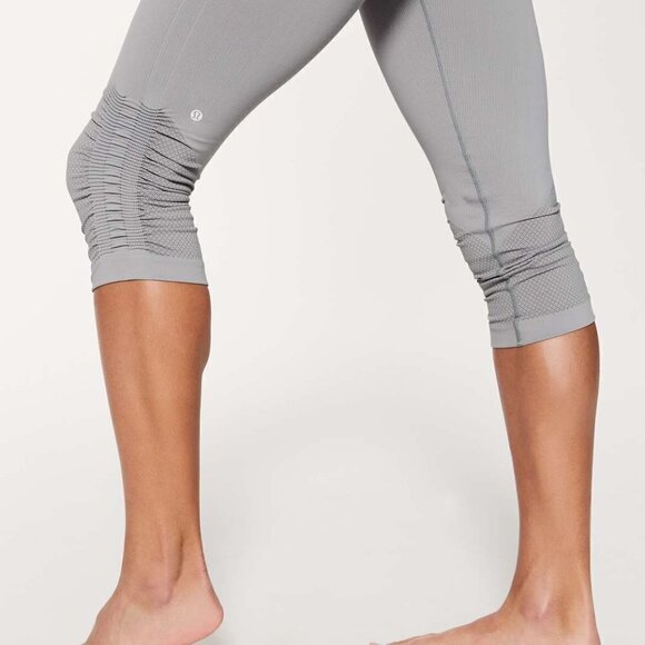 Lululemon Awakening Crop *Taryn Toomey Collection 17" Size 2 - Picture 1 of 11